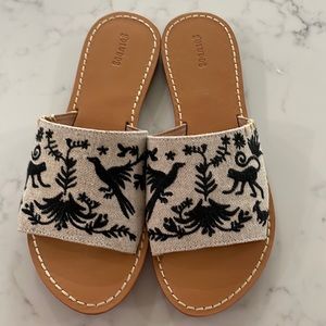 Soludos size 8 sandal in cream with black embroidered design. Nearly new.